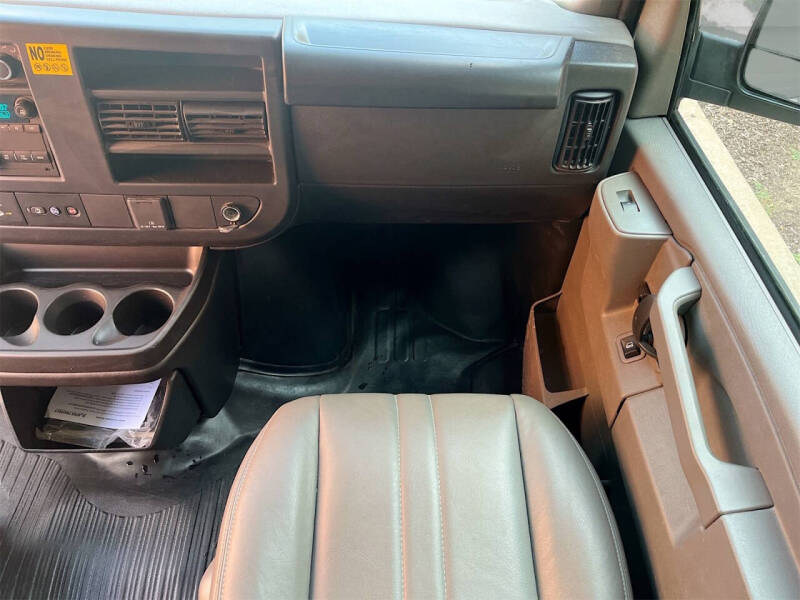 2025 Chevrolet Express 2500