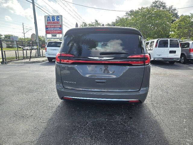 2025 Chrysler Pacifica Select