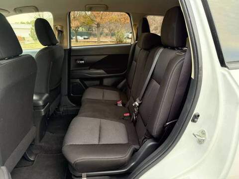 2017 Mitsubishi Outlander ES