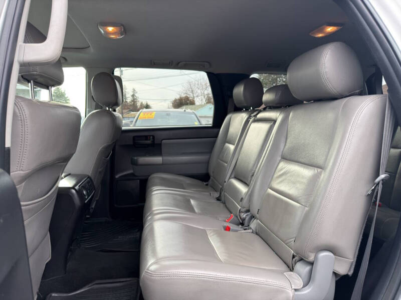 2016 Toyota Sequoia SR5