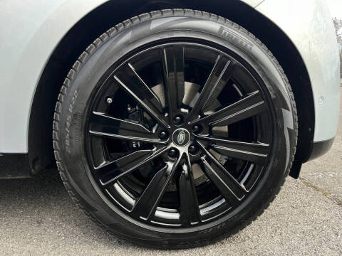 2025 Land Rover Range Rover P400 SE