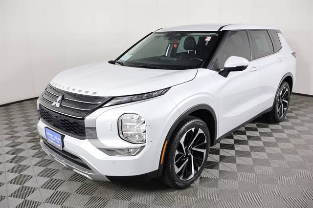 2023 Mitsubishi Outlander SE