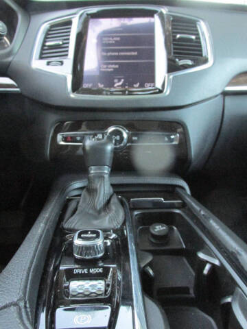 2016 Volvo XC90 T6 Momentum