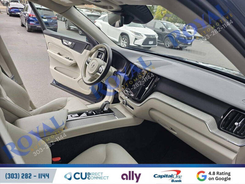 2023 Volvo XC60 B5 Plus Bright Theme