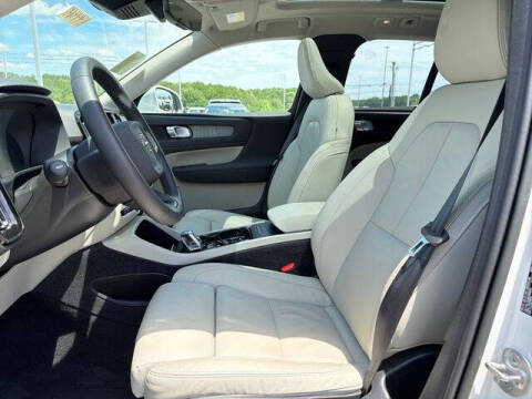 2023 Volvo XC40 B5 Plus Bright Theme