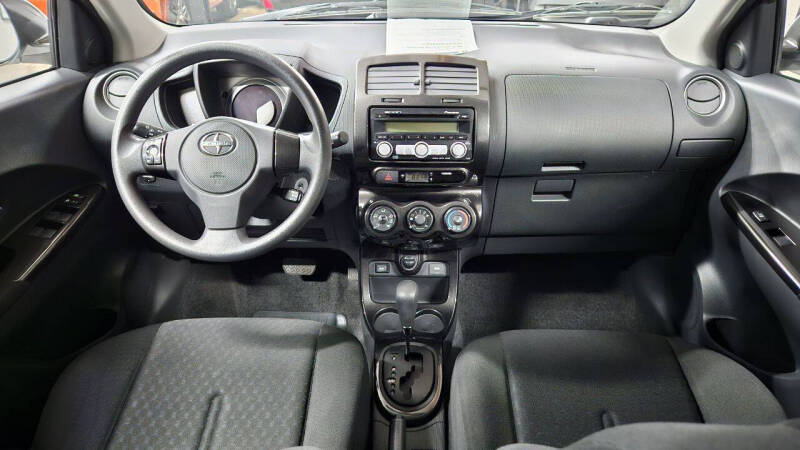 2009 Scion xD Base photo 17