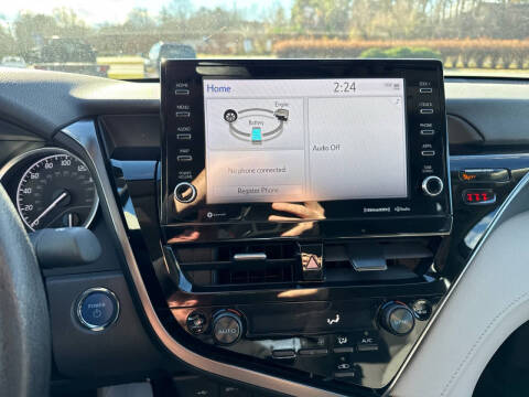 2024 Toyota Camry Hybrid LE