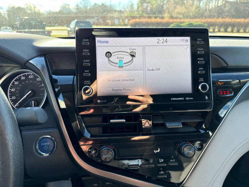 2024 Toyota Camry Hybrid LE