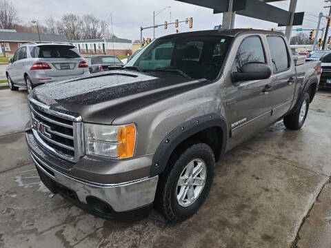 2013 GMC Sierra 1500 for sale at SpringField Select Autos in Springfield IL