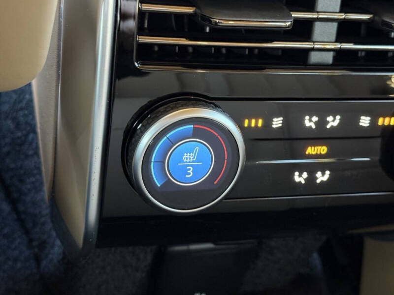 2025 Land Rover Range Rover P400 SE LWB