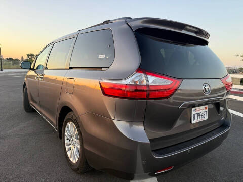 2015 Toyota Sienna XLE 8-Passenger