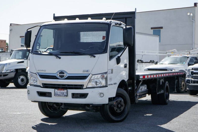 2017 Hino 195