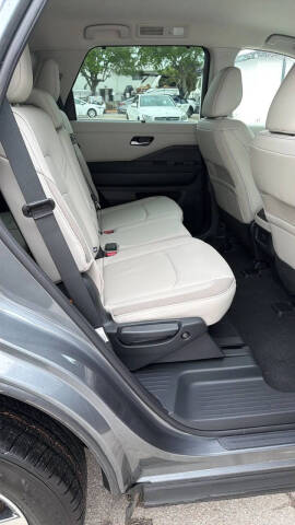 2025 Nissan Pathfinder SL