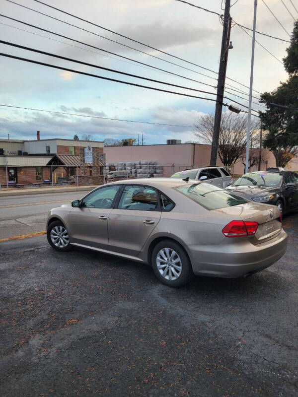 2015 Volkswagen Passat Wolfsburg Edition photo 4