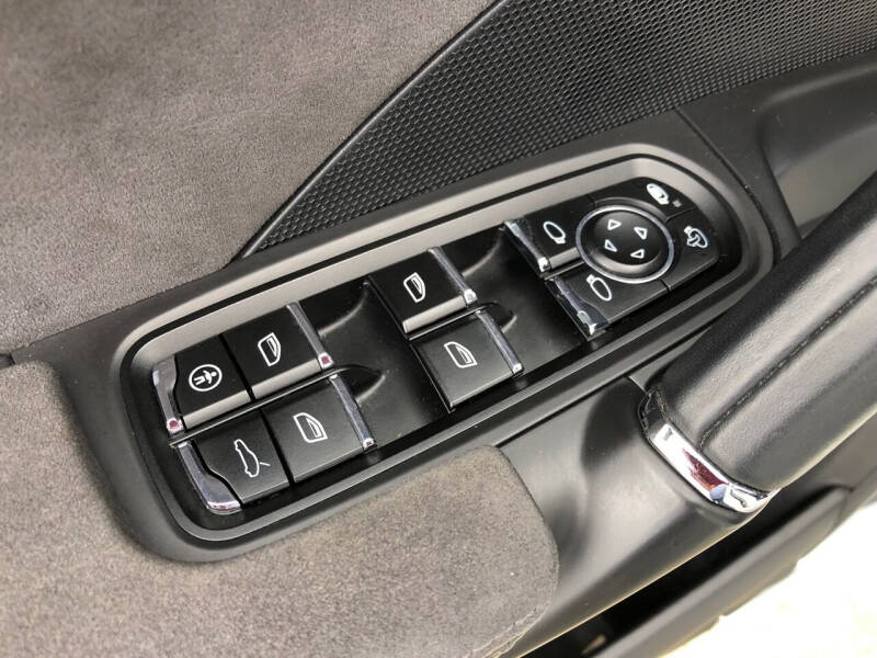 2013 Porsche Cayenne GTS