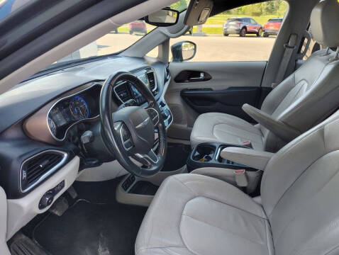 2017 Chrysler Pacifica Touring-L