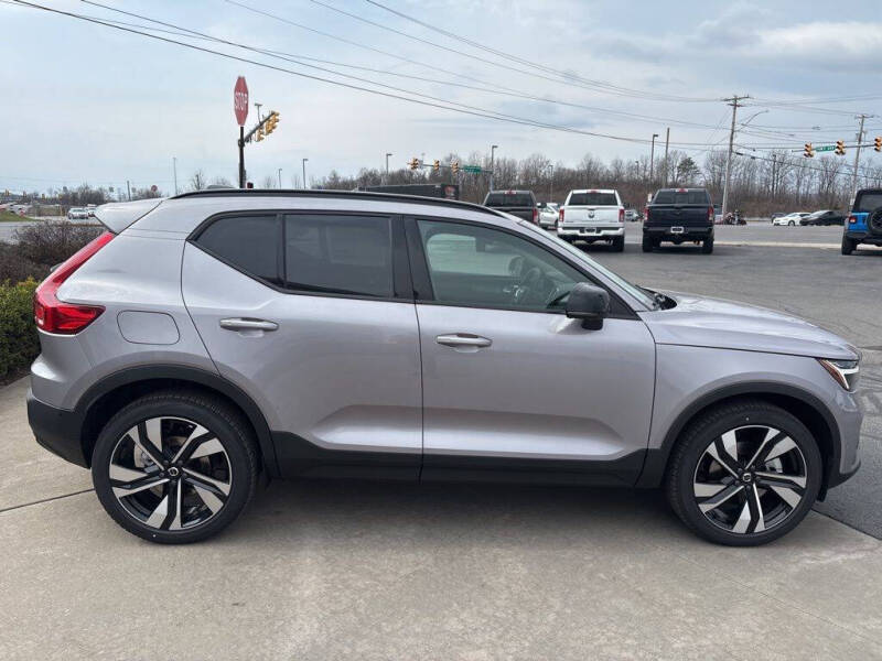 2026 Volvo XC40 B5 Plus