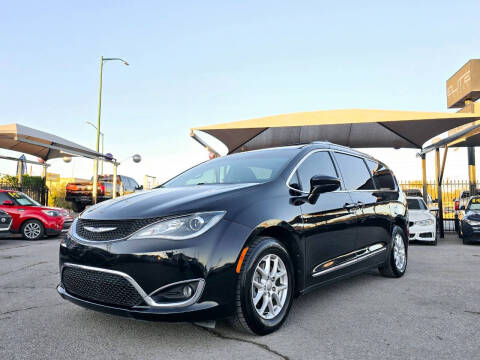 2020 Chrysler Pacifica for sale at Elite Motors in El Paso TX