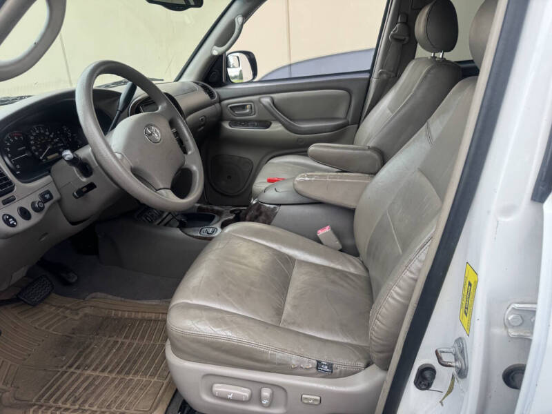 2005 Toyota Sequoia SR5
