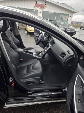 2016 Volvo V60 Cross Country T5