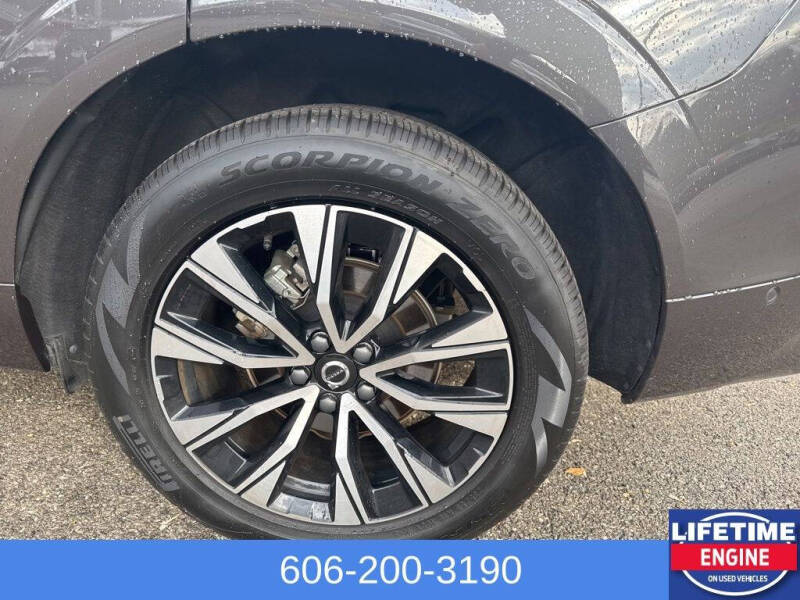 2025 Volvo XC60 B5 Plus Dark Theme