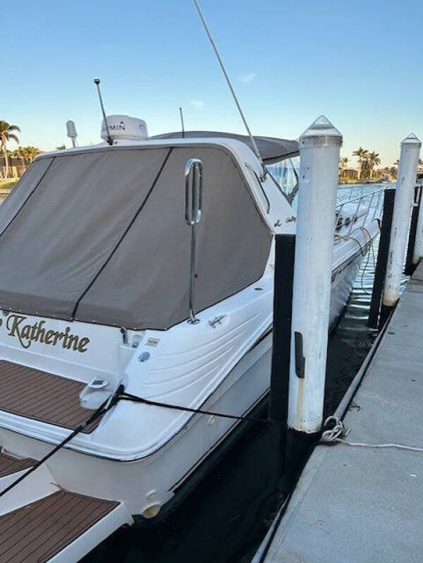 1999 Sea Ray Express cruiser 400
