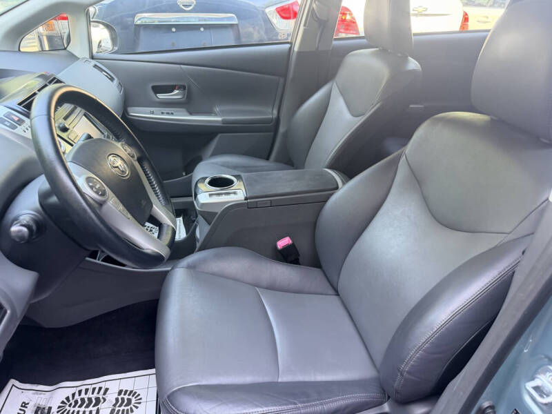2013 Toyota Prius v Five