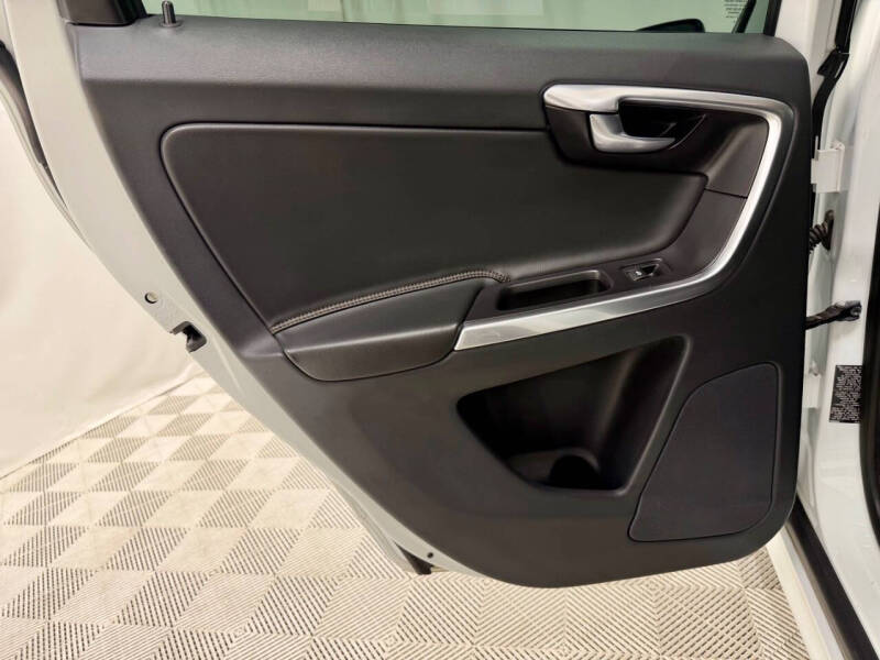 2017 Volvo XC60 T6 Dynamic