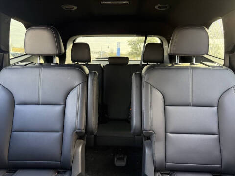 2024 GMC Acadia Elevation