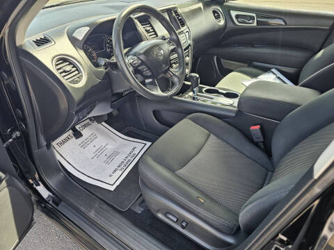 2017 Nissan Pathfinder SV