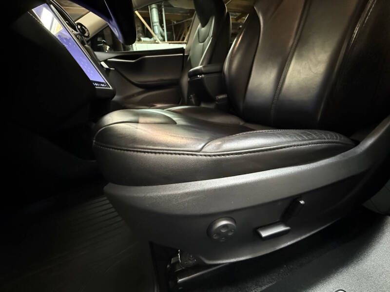 2015 Tesla Model S 85