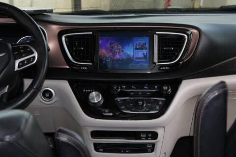 2017 Chrysler Pacifica Touring-L Plus