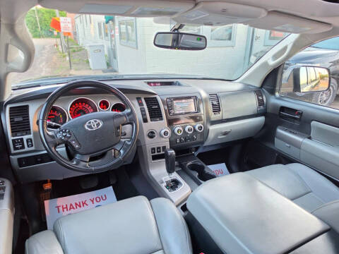 2013 Toyota Sequoia SR5
