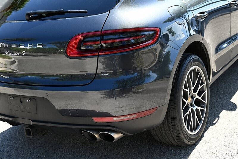 2017 Porsche Macan 14