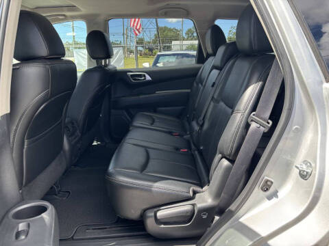 2017 Nissan Pathfinder SL