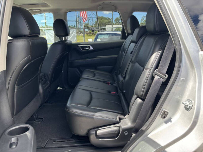 2017 Nissan Pathfinder SL