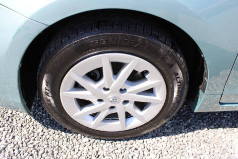 2014 Toyota Prius v Three