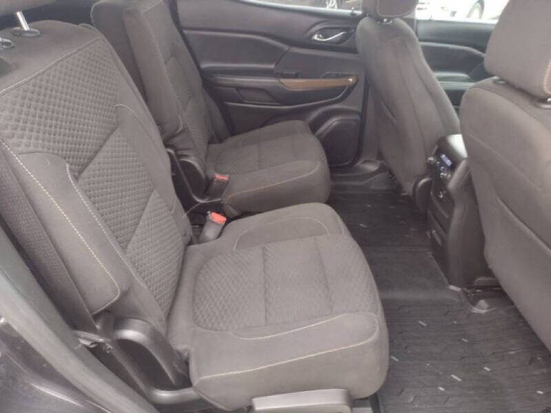 2017 GMC Acadia SLE-2