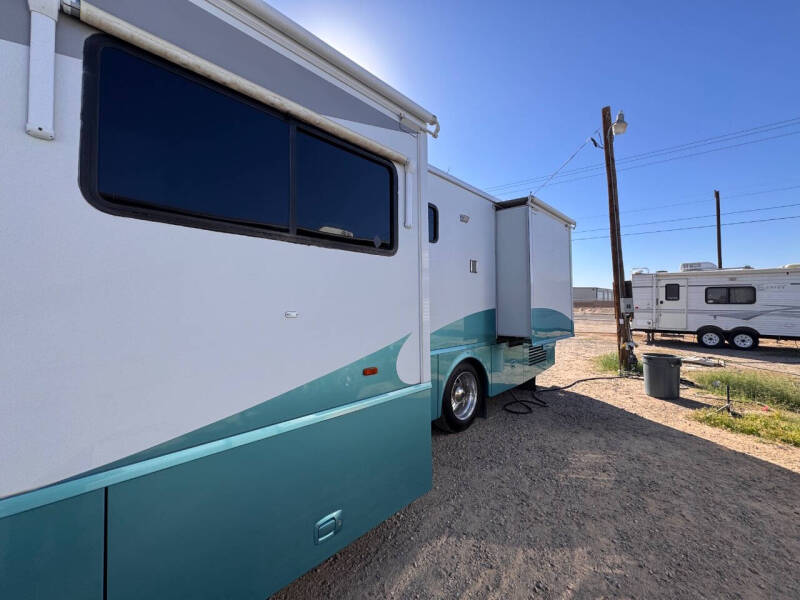 2005 Winnebago Journey