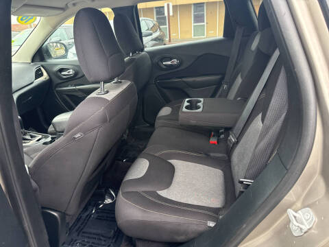 2016 Jeep Cherokee Sport