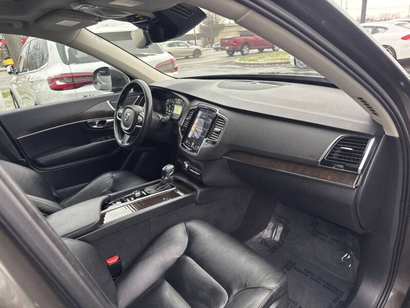 2018 Volvo XC90 T6 Momentum