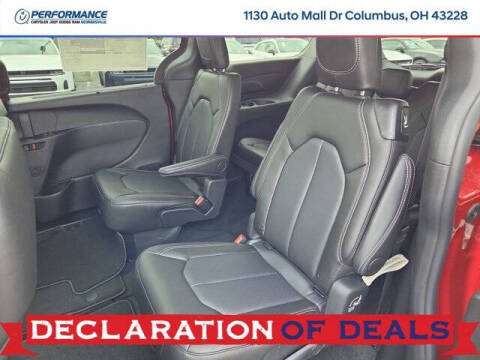 2027 Chrysler Pacifica Select