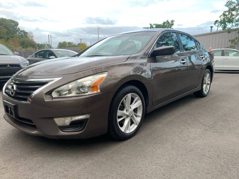 2014 Nissan Altima SV photo 2