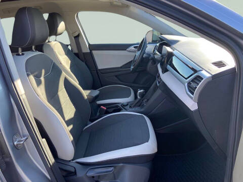 2025 Volkswagen Taos SE 4Motion