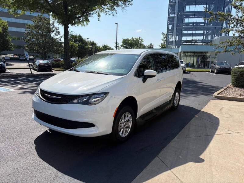 2022 Chrysler Voyager LX