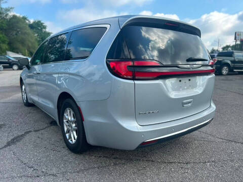 2024 Chrysler Pacifica Touring L