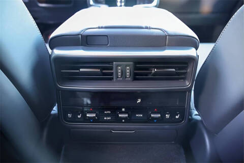 2025 Lexus LX 700h F SPORT Handling