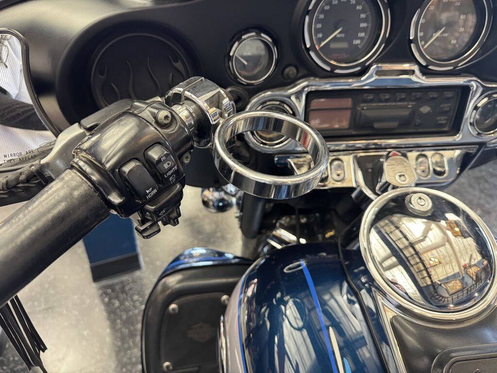 2002 Harley-Davidson® FLHTC - Electra Glide® Cl 14
