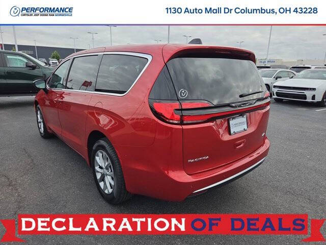 2027 Chrysler Pacifica Select