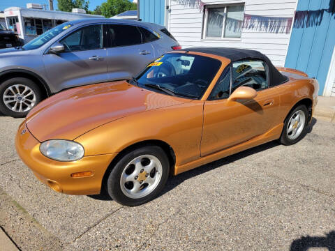 2000 Mazda MX-5 Miata for sale at CENTER AVENUE AUTO SALES in Brodhead WI